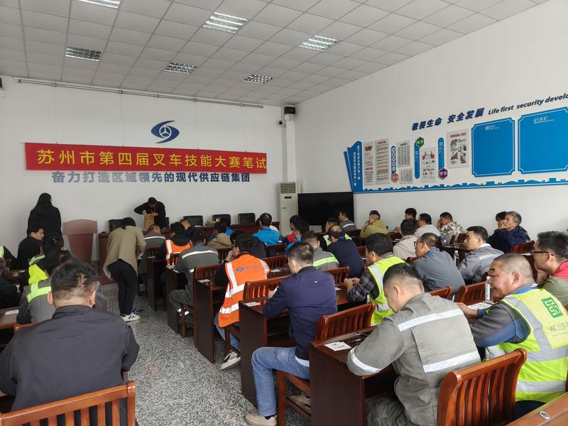 金记食品叉车团队在全市叉车技能大赛中勇创佳绩 2e5144431e14b036f9d9c165ddd52965_origin(1).jpg